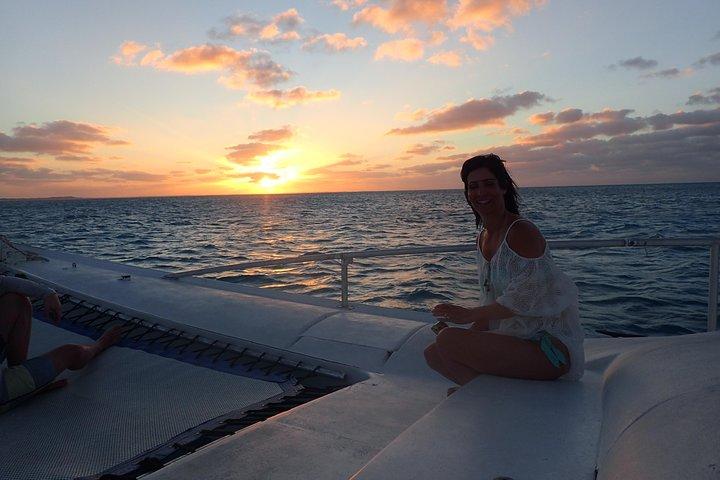 Crucero al atardecer con champán de 2 horas desde Grace Bay, Providenciales (solo para adultos)