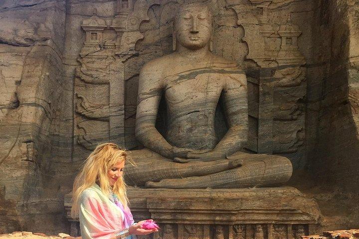 古代都市ポロンナルワへの日帰り旅行