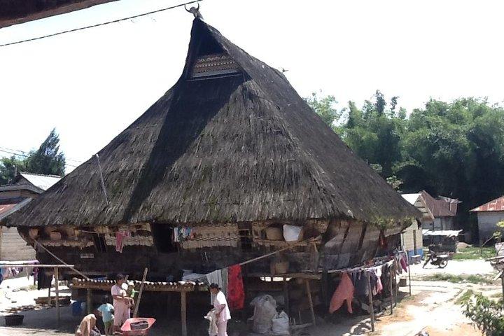プライベートツアー：メダンからのKaro HighlandsとLake Toba