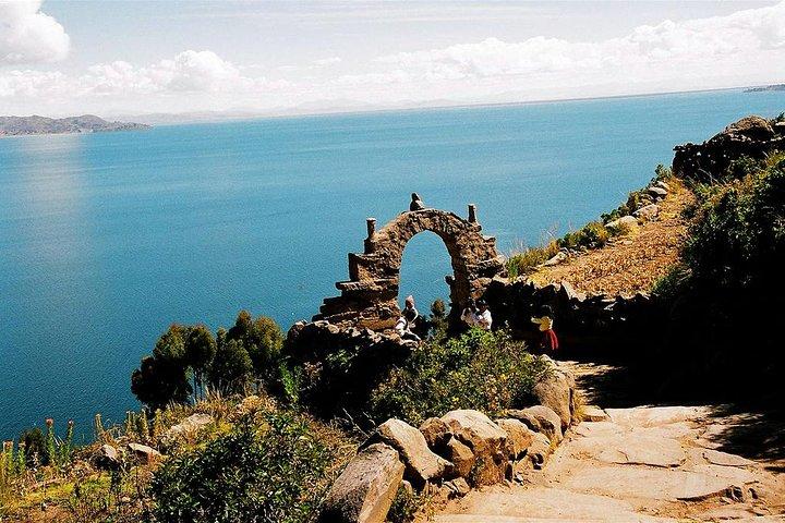 Intera giornata: Lago Titicaca Uros e Taquile da Puno