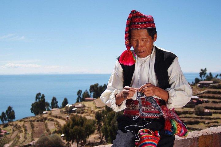 Intera giornata: Lago Titicaca Uros e Taquile da Puno