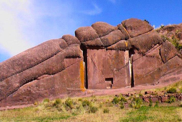 Tour di un giorno di Sacred Aramu Muru e Chucuito con vista sul lago Titicaca