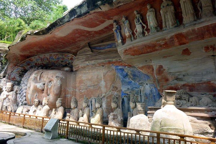重慶のダウンタウンから大足岩の彫刻へのプライベート デイ ツアー