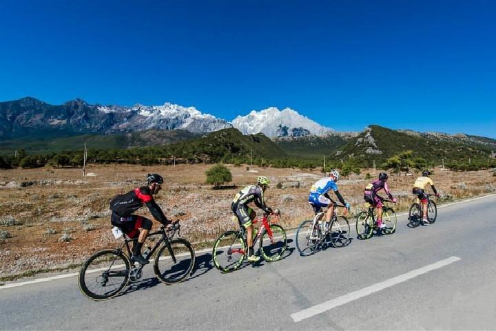 Tour privato: Jade Dragon Village e Baisha Village in bicicletta
