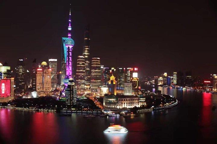 Shanghai di notte con raffinata cena locale e VIP River Cruise Experiences