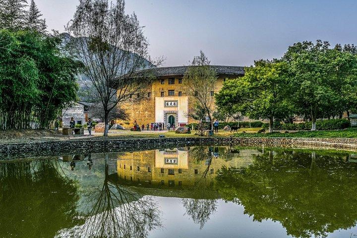 Visite privée d'une journée à l'édifice Hongkeng Earth de Xiamen, déjeuner compris