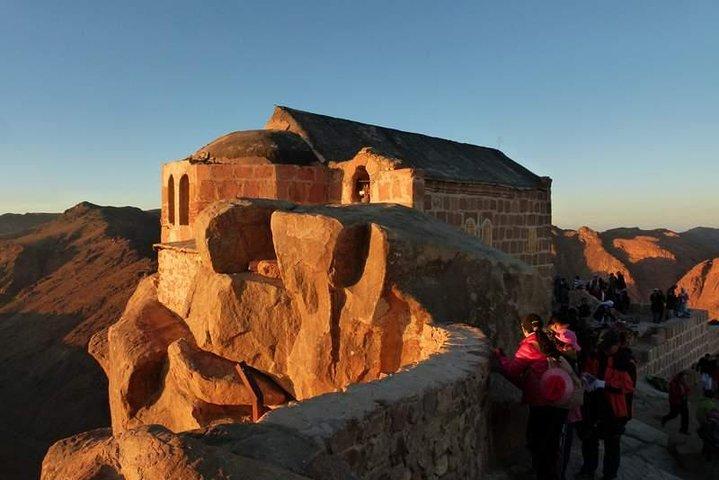 Excursão noturna ao Monte Sinai e St Catherine saindo do Cairo em ônibus particular