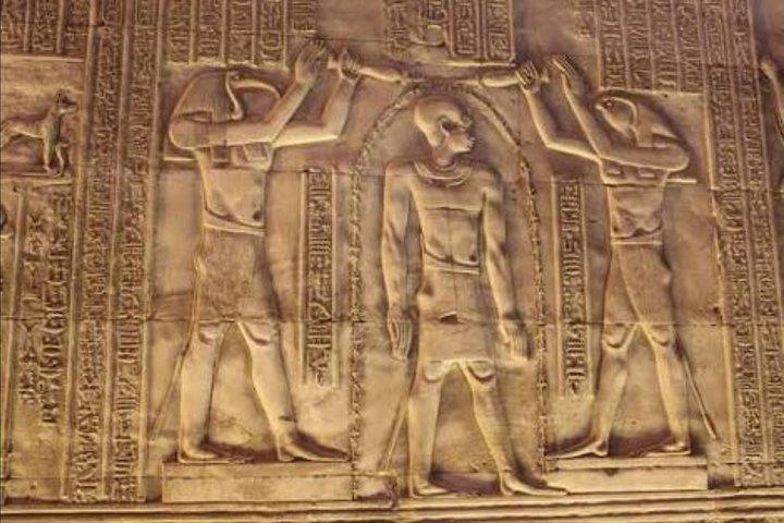 LuxorからEdfuとKom Omboの寺院へ私的な旅行