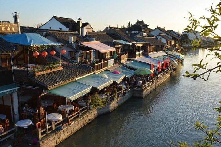Tour Privado de Shanghai: Zhujiajiao Sightseeing y Huangpu River Night Cruise