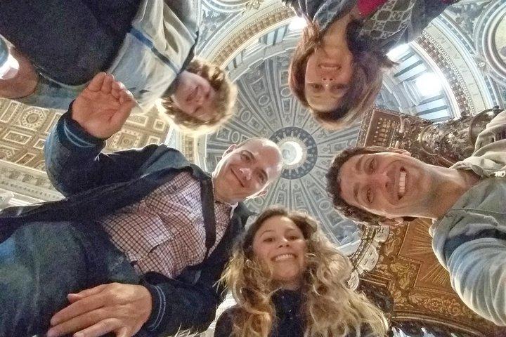 Visita de dia inteiro ao Vaticano Coliseu & Best of Rome por Tommaso