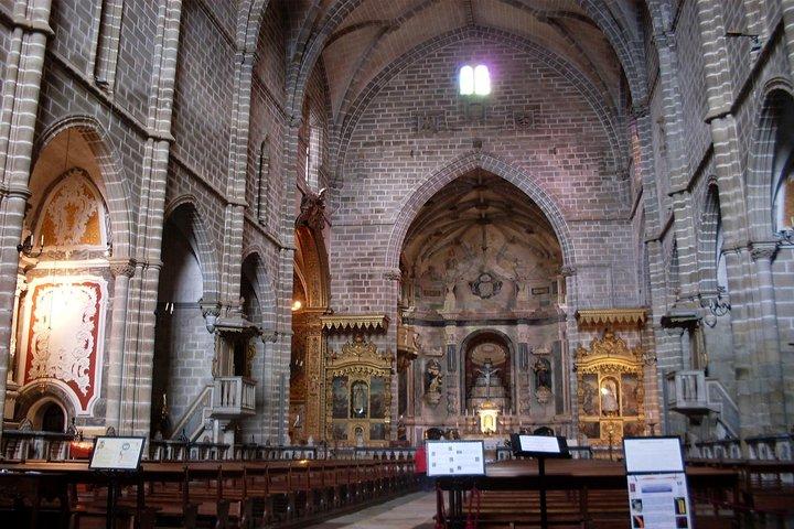 Evora Private Day Trip with Wine Tasting