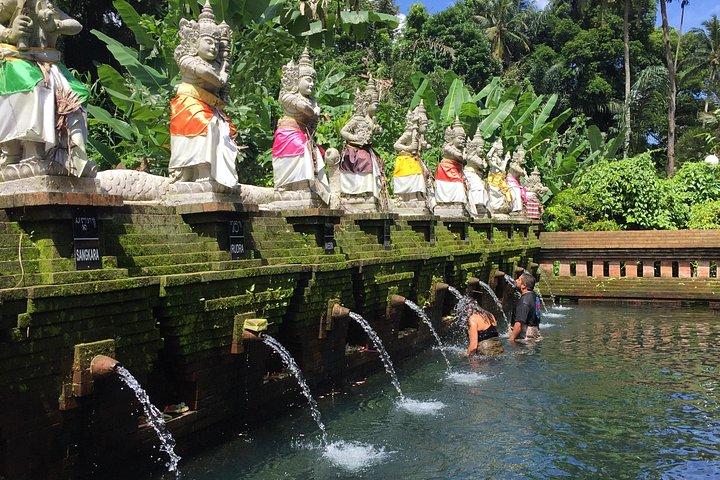 タマン アユン寺院、モンキー フォレスト、マンブル湖、滝