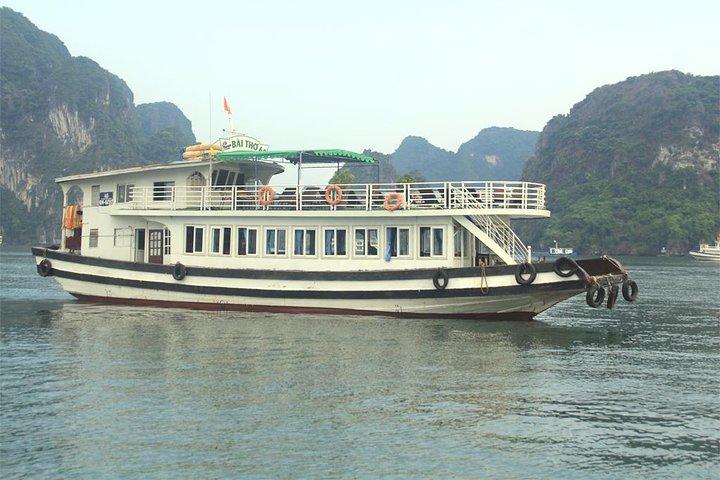 Halong Bay Cruise Day Trip: Visit Thien Cung Cave, Kayaking & Lunch - best price