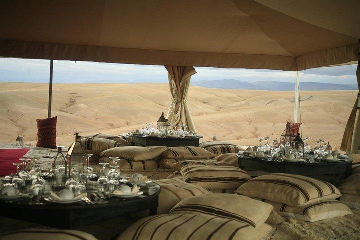 Giro in cammello e cena nel deserto di Agafay