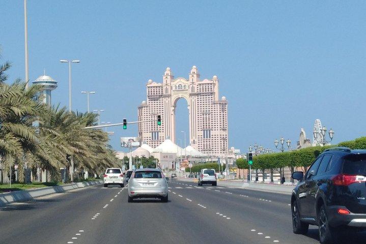 Privétour Abu Dhabi vanuit Dubai met gids en chauffeur
