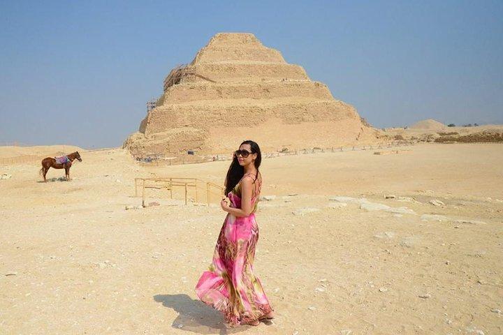 Excursão privada de 8 horas Pirâmides de Gizé, pirâmides de degraus de Sakkara e cidade velha de Memphis