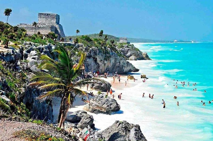 Explorez les ruines de Tulum, des cenotes incroyables et une célèbre sculpture.