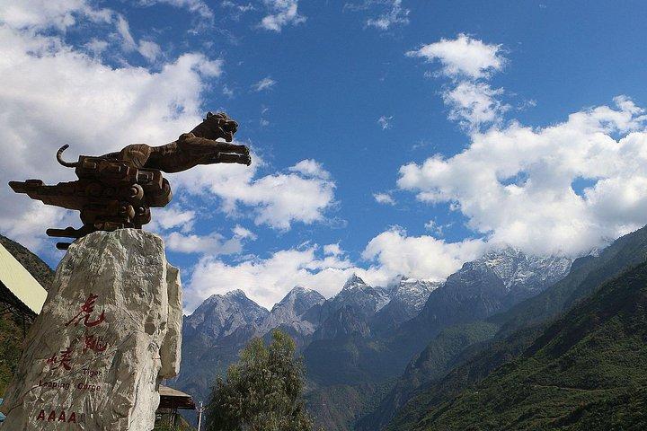 Wunderbare Schlucht Sehenswürdigkeiten und Fotos von Lijiang