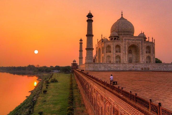 Biglietto d'ingresso Taj Mahal "Skip-the-Line" con guida e auto