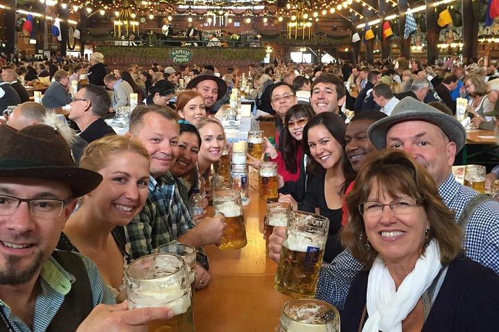 Oktoberfest Tour com mesa, almoço e cerveja ilimitada