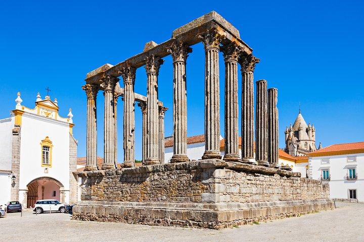 Evora Private Day Trip with Wine Tasting