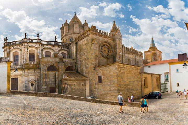 Evora Private Day Trip with Wine Tasting