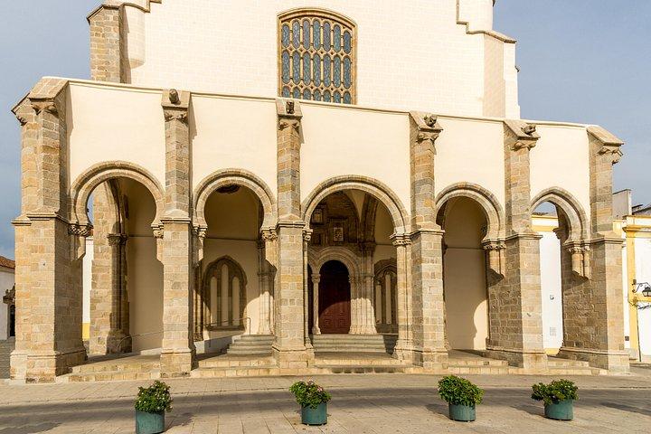 Evora Private Day Trip with Wine Tasting