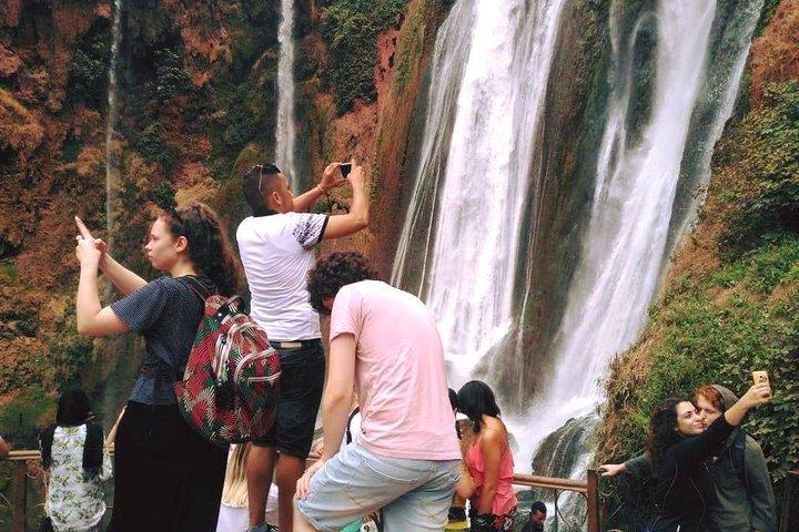 Excursão de um dia guiada pelas Cataratas de Ouzoud a partir de Marrakech com passeio de barco