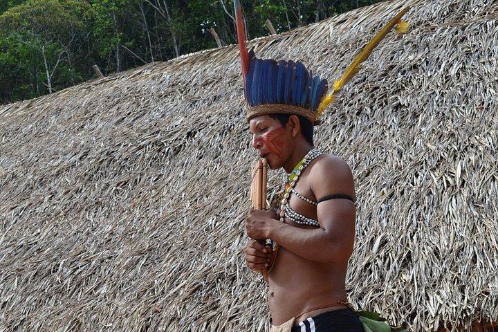 Excursão à uma aldeia indígena e encontro das águas