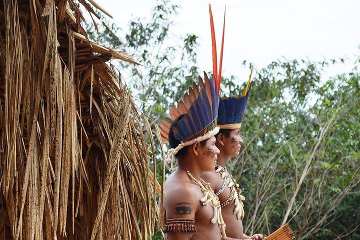 Excursão à uma aldeia indígena e encontro das águas
