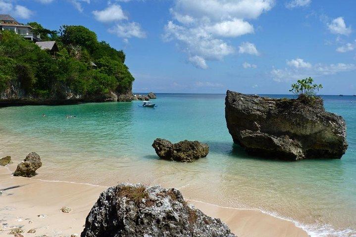 Private Tour Bali Beaches and Uluwatu Temple with Dinner
