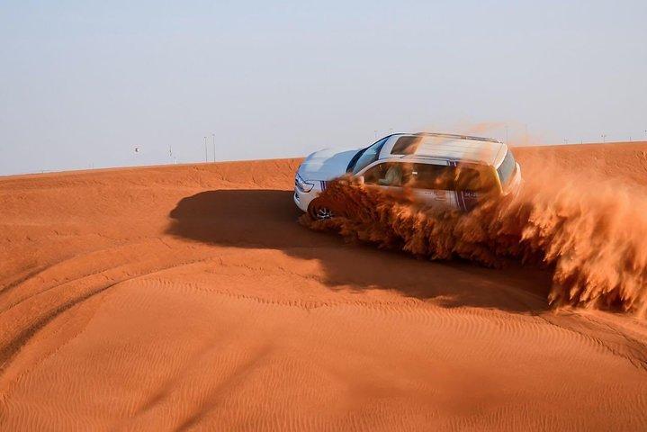 6 - Stunde Dubai Desert Safari mit Grillabendessen & Quadfahren