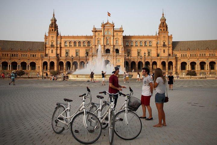 Zonsondergang begeleide fietstocht in Sevilla