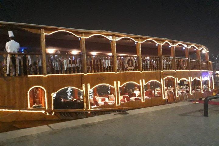 Cena in Dhow Cruise a Dubai Marina