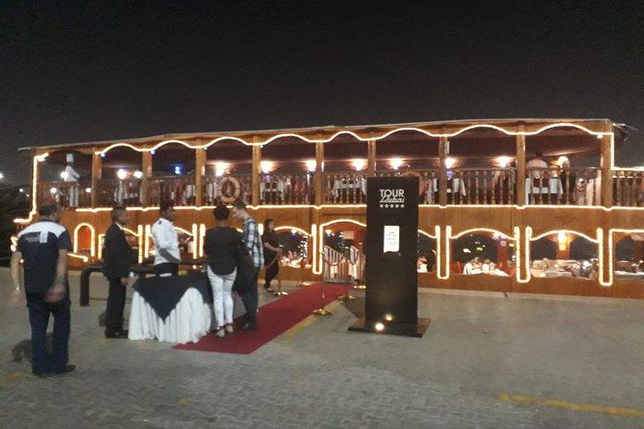 Cena in Dhow Cruise a Dubai Marina