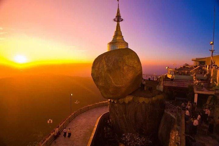 ヤンゴンからのゴールデンロック日帰り旅行
