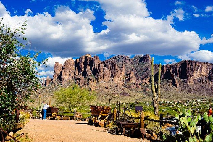 Small Group Apache Trail Day Tour med Dolly Steamboat fra Phoenix