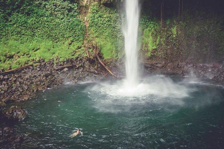Visite privée de La Fortuna Waterfall & Baldi Hot Springs