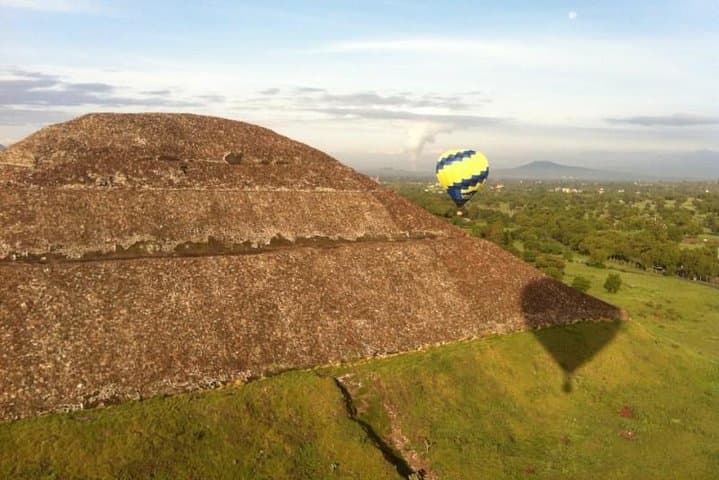 Full-Day Teotihuacan Hot Air Balloon Tour from Mexico City Including Transport