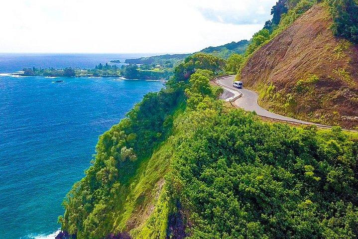 マウイ島：花の滝への有名な道とメルセデス・バンによるランチ