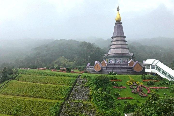 ドイインタノンツアー：滝、村、タイ最高峰