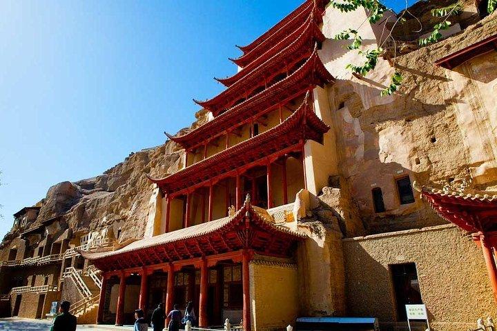 Excursão de dia privado a Dunhuang Grutas de Mogao, dunas cantantes e lua crescente