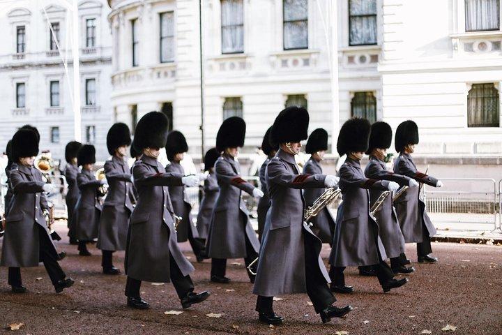 Troca de Guard Guided Walking Tour Semi-Private 12ppl Max