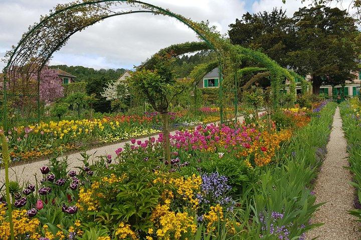 Private Tagestour zu den Giverny Gardens und Rouen von Paris