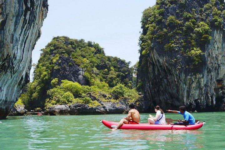 Aventura en la bahía de Phang Nga: Tour en canoa y lancha rápida con almuerzo