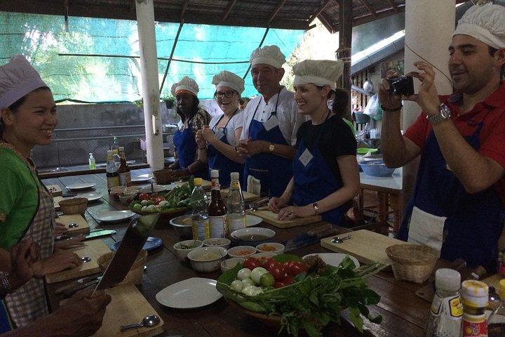 Baan Hongnual: Authentic Thai Cooking & Market Experience