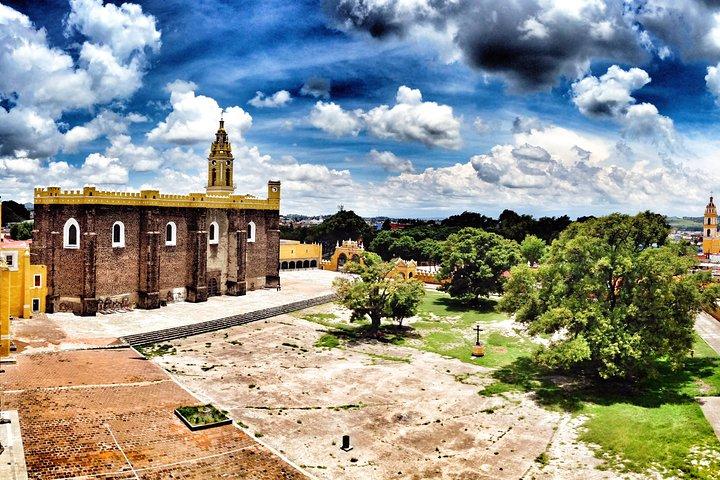 メキシコシティからのプエブラとチョルラの日帰り旅行