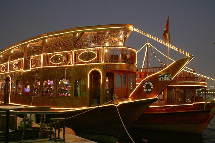 Dubai Marina: Elegant Dhow Dinner Cruise with Buffet & Live Show