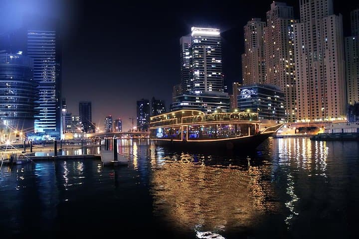 Dubai Marina: Elegant Dhow Dinner Cruise with Buffet & Live Show