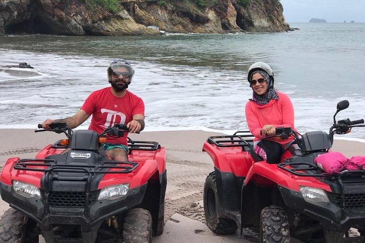 フラミンゴビーチからのATV Mountain and Beach Tour